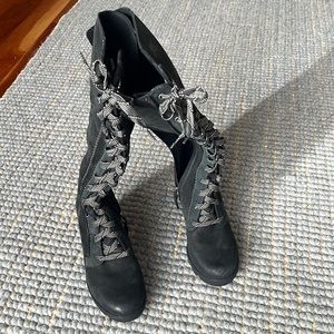 Sorel tall boots. Size 7. Gray